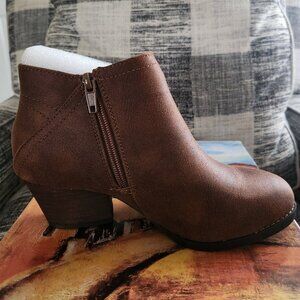 Bella Vita brown booties
